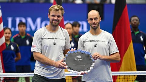 Tim Pütz und Kevin Krawietz nach dem verlorenen Finale. 