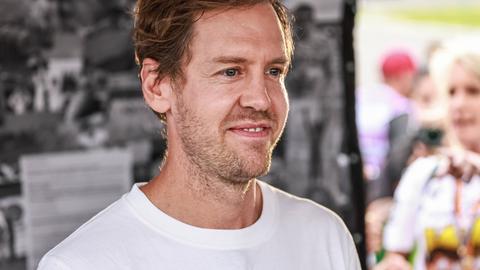 Sebastian Vettel grinst leicht