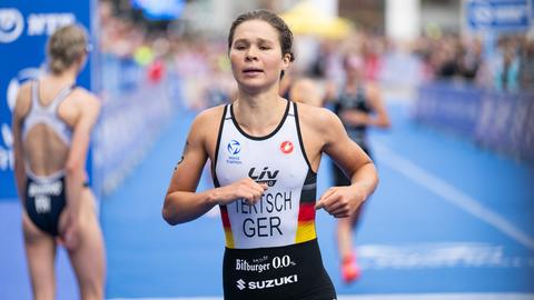 Lisa Tertsch beim Zieleinlauf in Hamburg im Juli 2024