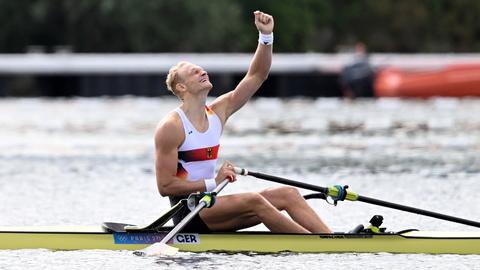 Oliver Zeidler bejubelt seinen Olympiasieg.