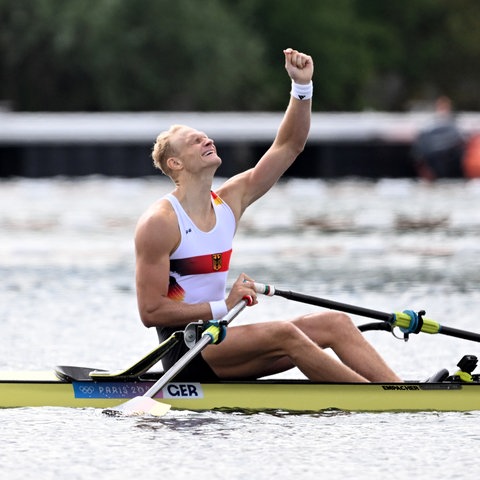 Oliver Zeidler bejubelt seinen Olympiasieg.