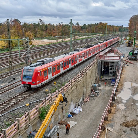 Ein Tunnel unter Bahngleisen für die Regionaltengente West am Bahnhof Neu-Isenburg 