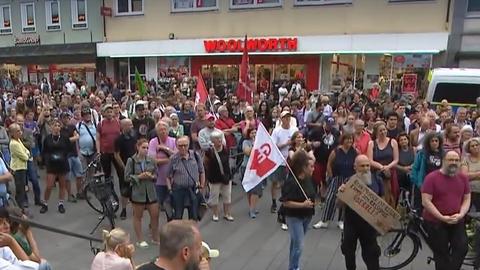 Demonstranten mit Transparenten