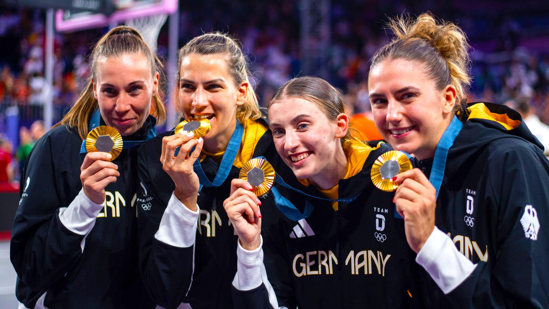 Kassel ehrt Gold-Basketballerinnen | hessenschau Sport vom 15.08.2024