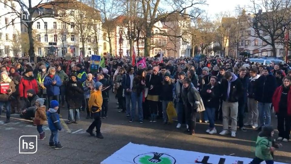 Warnstreiks Legen öffentlichen Nahverkehr In Frankfurt, Kassel Und ...