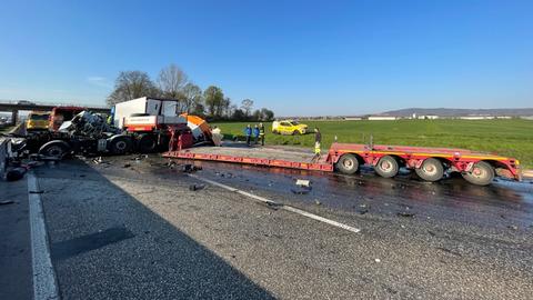 A5 Nach Lkw Kollision Bei Butzbach Stundenlang Gesperrt Hessenschau De Panorama