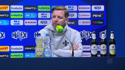 Lilien-Trainer Florian Kohfeldt auf dem Podium der Pressekonferenz