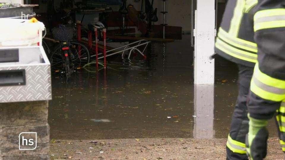 Unwetter Mit Starkregen In Hessen: Vollgelaufene Keller Und ...