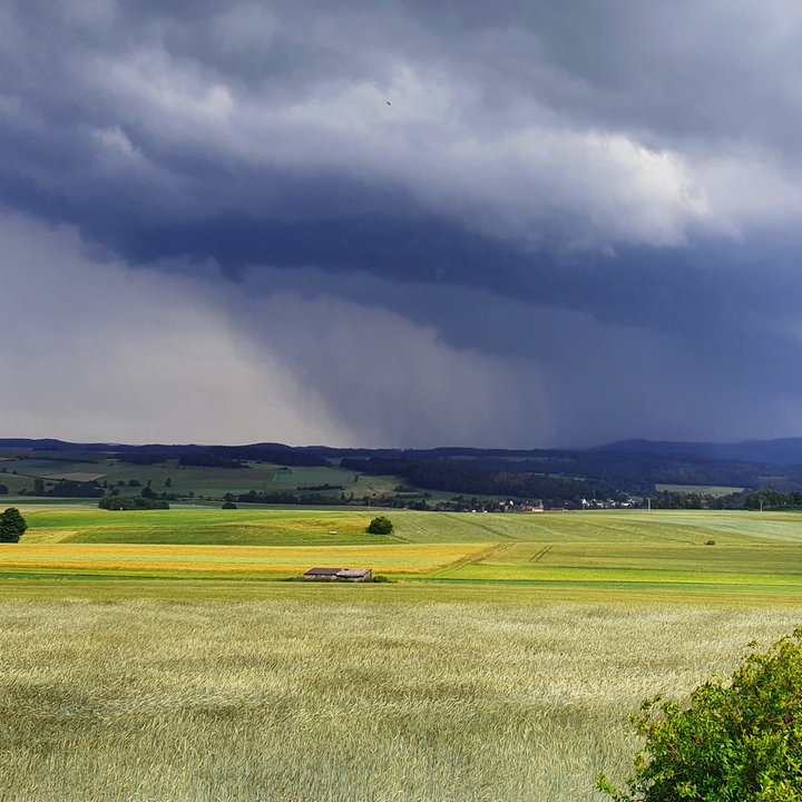 Starkregen Und Gewitter Die Nachsten Unwetter Sind Im Anmarsch Hessenschau De Panorama