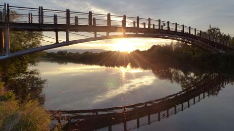 Brücke über die Werra in Eschwege. Im Hintergrund der Hohe Meißner