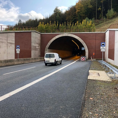 Tunnel Hirschhagen auf der A44 in Nordhessen für Verkehr freigegeben