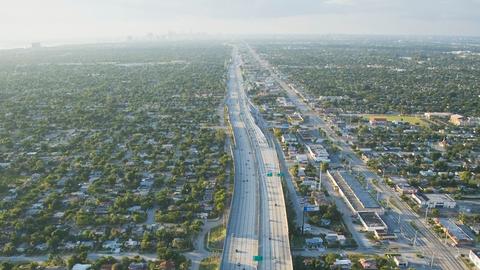 Auch im Club der zehnspurigen Autobahnen: Der Interstate Highway 95 bei Miami, Florida.