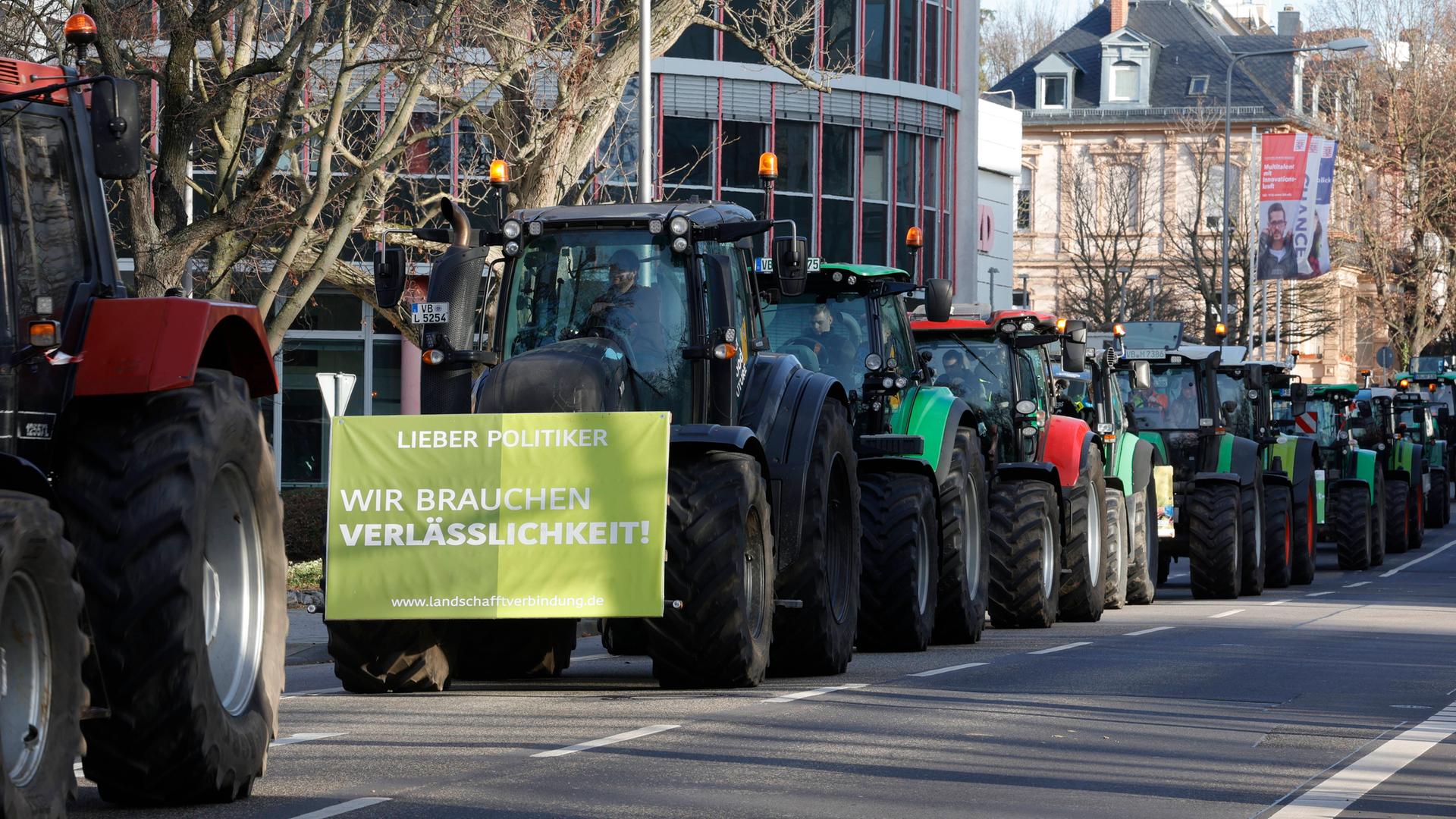 Bauern-Proteste: Verkehrschaos In Frankfurt Erwartet - Audio ...