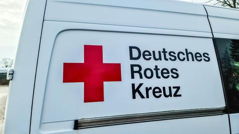 Symbolbild: Ein Fahrzeug des Deutschen Roten Kreuzes. 