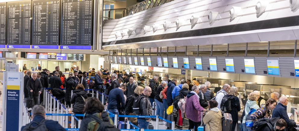 Etliche Flüge In Frankfurt Gestrichen: Piloten Der Lufthansa-Tochter ...