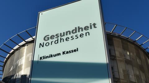 Schuld mit Aufschrift "Klinik Kassel"