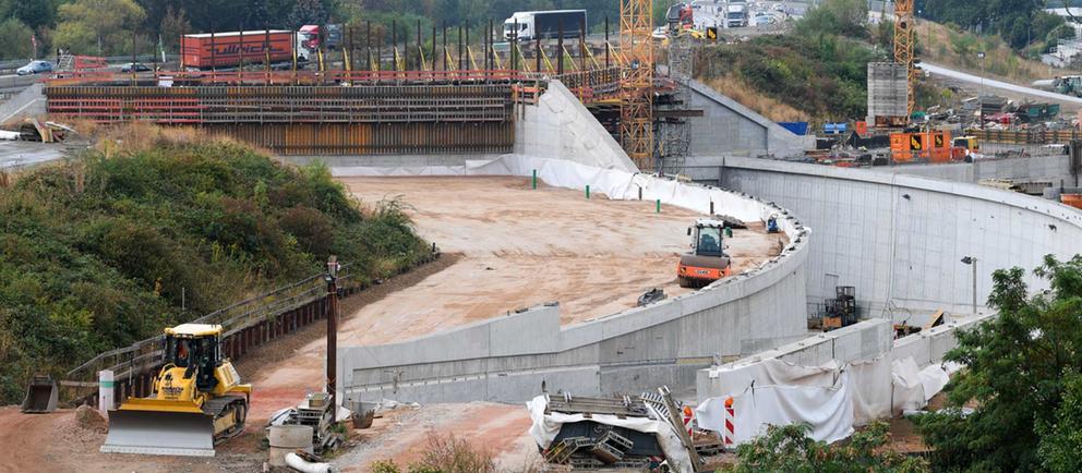 Bauarbeiten am Autobahndreieck Erlenbruch mit Zufahrt zum geplanten Riederwaldtunnel in Frankfurt