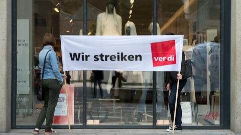 Verdi-Streikende vor H&M