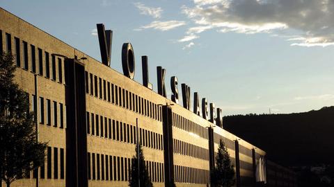 Abendstimmung: Blick auf das VW-Werk in Baunatal (Kassel)