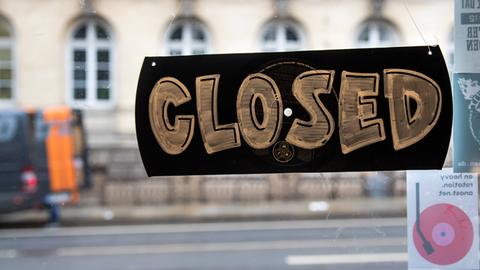 Am Sonntag bleiben die Geschäfte in Hanau geschlossen.